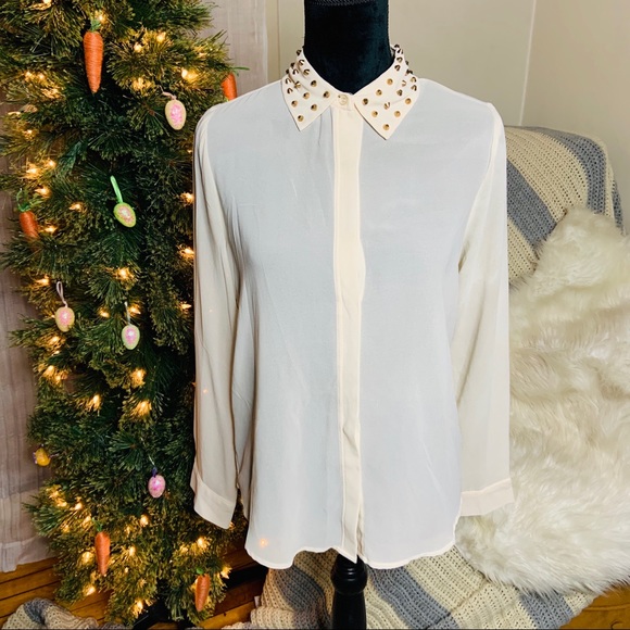 🤍SALE 5 for $25• Cream Studded Collar Button Down - Picture 1 of 7